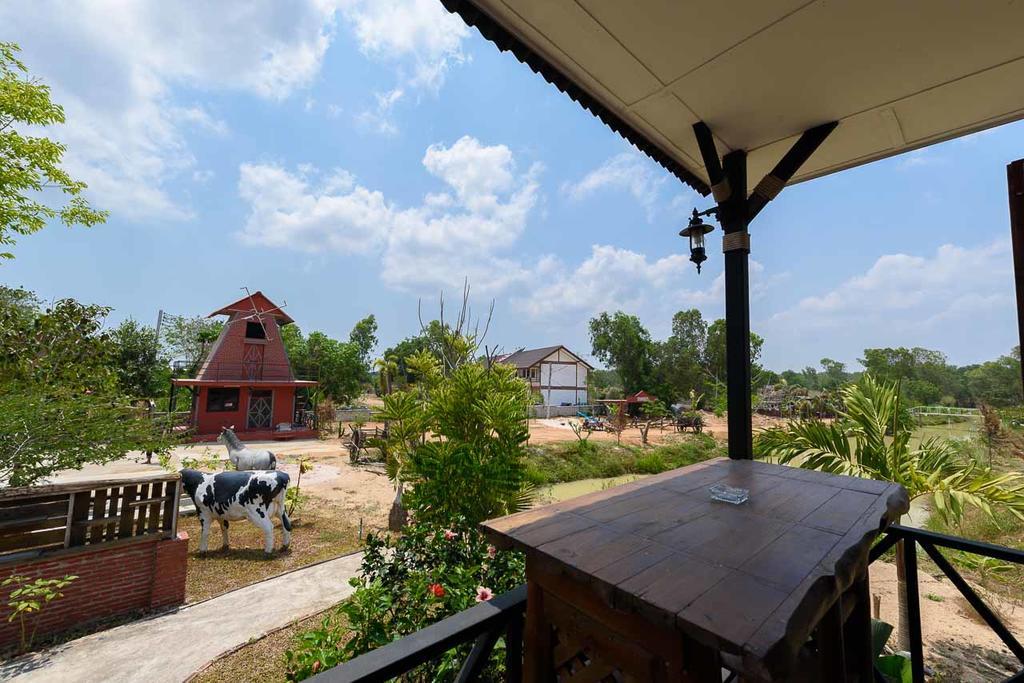 Cowboy Farm Resort Pattaya Ban Huai Yai Екстер'єр фото